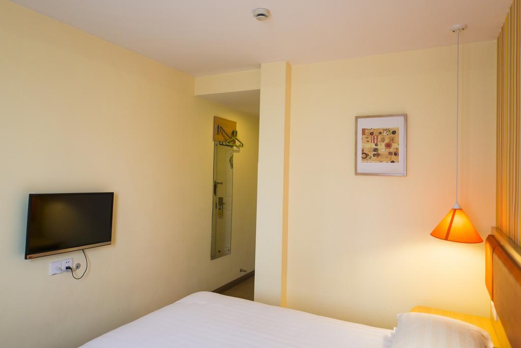 Home Inn Yichang Gezhou Dam Экстерьер фото
